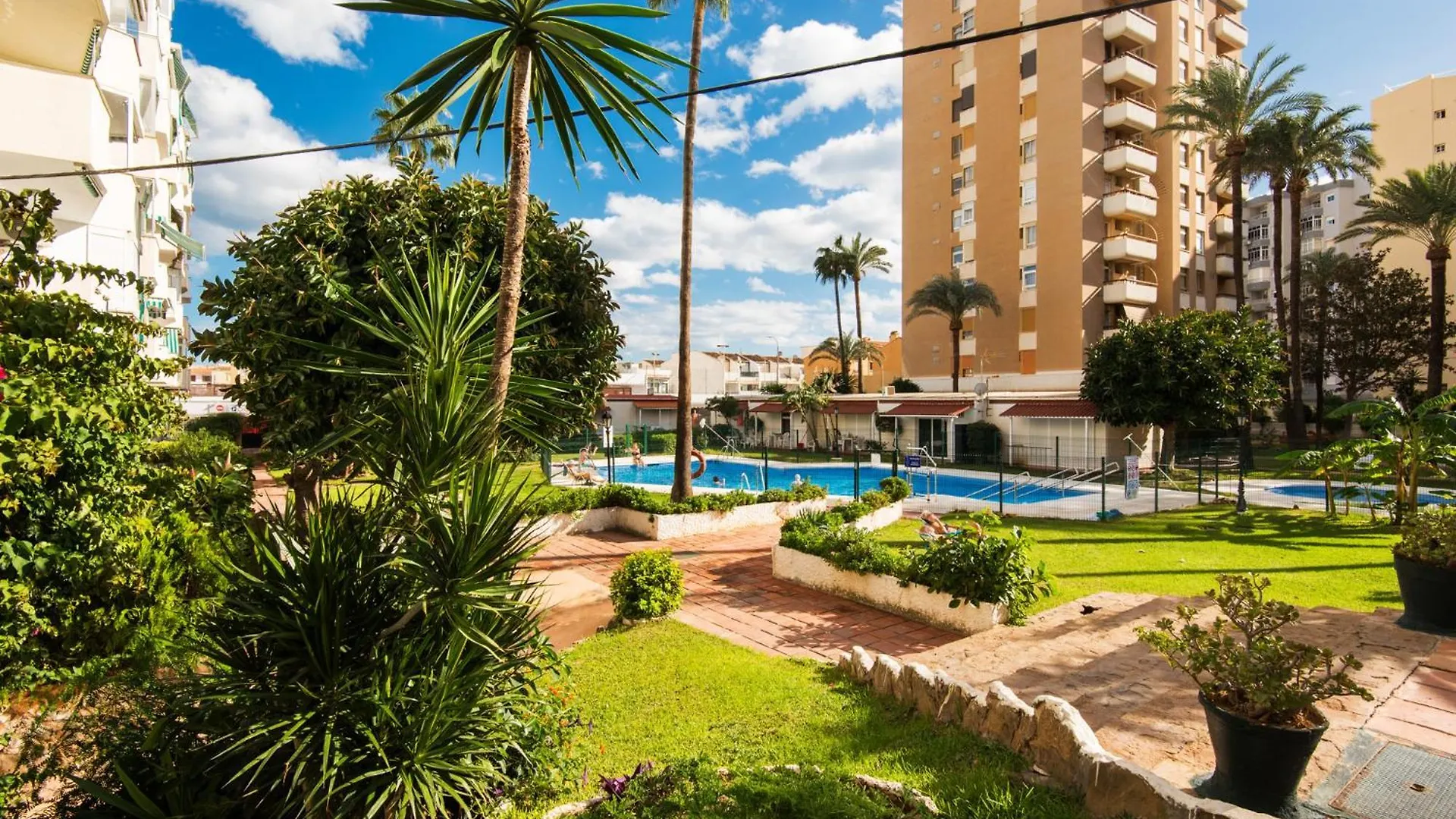 Aloha Torres Carihuela Beach Torremolinos Appartement